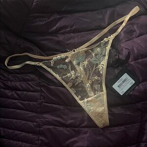 Honey birdette gold Whitney thong large nwt Elegant Floral Embroidered